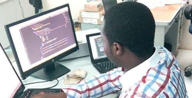 576px-African_software_developer_at_work,_Nigeria