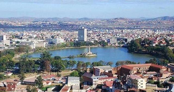 640px-Lake_Anosy